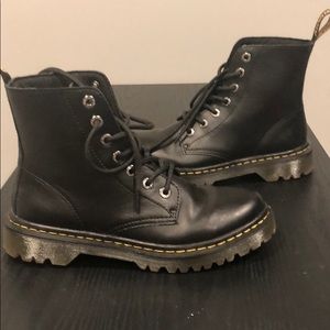 Dr. Martinis black boots size 8 gently used